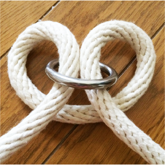 【step03】通したロープをくるっとまわす。